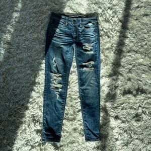 Distressed American Eagle 2 Short skinny jeans